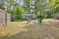 Updated Wellston Cabin, Walk to Lake Beach + Dock! - Bed and Breakfast Irons