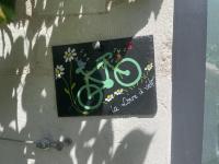 Chambre dans dépendance Maison de Ville + abri vélos - B&B Saumur