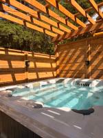 Log cabin with SPA, pool, and small beach - Ferienwohnung Mont-Tremblant