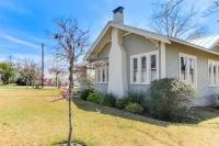 Cozy Retreat in Fredericksburg - Two Homes Perfect for Large Groups - B&B Fredericksburg