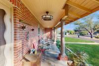 Charming, Dog-Friendly Home with Patio, Grill, & Parking - Close to Town - Chambres d'hôtes Fredericksburg