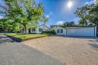 Dog-Friendly Home with Pergola, Free WiFi & Full Kitchen - Chambres d'hôtes Fredericksburg