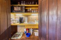 Adorable Studio Cabin with Covered Porch, Near Main Street, 2 Dogs OK - Chambres d'hôtes Fredericksburg