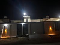 شقة ثلاث غرف نوم ووصالة ومطبخ وحوش مستقل - B&B Abhā