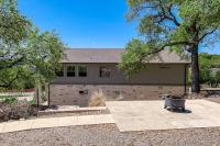 Bright & Spacious Family Home with Firepit, Lake Views, Furnished Deck, Free WiFi - Ferienwohnung Lago Vista