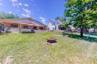 Spacious Lakefront Home with Water Views, WiFi & Private Washer/Dryer - B&B Kingsland