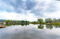 Wonderful Lakefront Home with Yard, Water Views, Central AC, WiFi, Private W/D - B&B Kingsland
