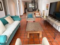 Espacio y confort en tres dormitorios - B&B Campana