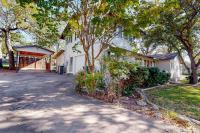 Snowbird-Friendly Home with Enclosed Yard, Firepit, Central AC, & High-Speed WiFi - Chambres d'hôtes Fredericksburg