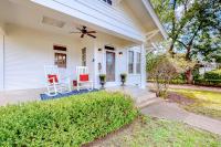 Enchanting Home with Fireplace, Full Kitchen, Patio, Central AC, & Washer/Dryer - B&B Fredericksburg