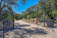Amazing Hill Country Cabin with Canyon Views, Furnished Deck, Grill, & AC - B&B Fredericksburg
