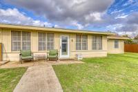 Peaceful Riverfront Home with Enclosed Yard - Walk to the River - B&B Liberty Hill