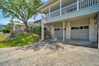 Snowbird-Friendly House with Game Room, Full Kitchen, Balcony & W/D - B&B Kerrville