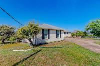 2-Story Home with Covered Patio, Balcony, Fireplace, Streaming, Great Views, W/D - B&B Kerrville