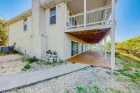 2-Story Home with Covered Patio, Balcony, Fireplace, Streaming, Great Views, W/D - Chambres d'hôtes Kerrville