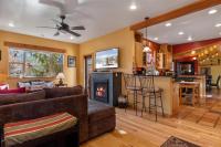 Bluebird Day - Desert Zen in Bend with 2 queens, fenced yard, fireplace, Walk everywhere! - Bed and Breakfast Bend