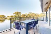 Dog-Friendly Waterfront Retreat with a Washer/Dryer, Furnished Patio, & AC - Chambres d'hôtes Horseshoe Bay
