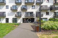 Nowoczesny Apartament z Balkonem w Spokojnej Okolicy by Noclegi Renters - Chambres d'hôtes Poznan