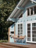 Mereäärne helesinine suvemaja - B&B Tahkuranna