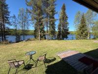 Cottage Venehuoneenranta by river Tornio - B&B Leipee