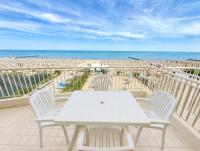 Villa Emy Fronte Mare - Carraro Immobiliare - Family Apartments - Bed and Breakfast Lido di Jesolo