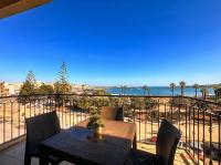 Elegant Seafront Duplex with Stunning Panoramic Views - Bed and Breakfast Birżebbuġa
