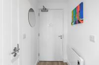 Stylish City Apartment with Juliette Balcony, Retro Games & Fast WiFi - Chambres d'hôtes Liverpool