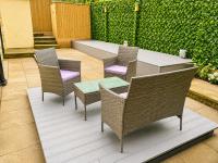 Glen Fern Lodge - Garden Apartment with Parking - Heart of Bournemouth Town Centre - Close to Beach - Darts and Table Football - Sleeps 11 - Chambres d'hôtes Bournemouth