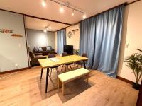 那覇空港20分 高速道路7分 イオンタウン徒歩10分 便利な貸切宿最大6名 - B&B Nanjō