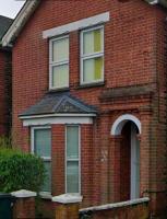 3 Bedroom Victorian Detached 6 beds Central Location 2x Long Parking Bays The Railway pub Nearby - Chambres d'hôtes Crawley