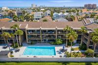 2BR Half Block to Beach Pool Hot Tub Patio SPI - Ferienwohnung South Padre Island
