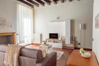Elegante Bilocale con balcone - Centro Storico - Chambres d'hôtes Brescia
