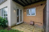 Heathrow Living 2BDR 2BA Apt by 360 Stays - Apt 02 - Bed and Breakfast Stanwell