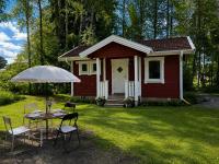 Nyrenoverad stuga mellan två sjöar - Ferienwohnung Järlåsa