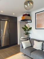 Modern cosy flat close to Stockholm city - B&B Stockholm