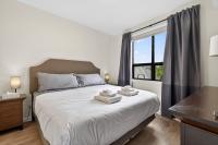 Luxury Playa Del Sol Condo 435 w Pool, Hot Tub & Beach Nearby - B&B Kelowna