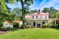 Historic Farmhouse w/ Modern Amenities & Hot Tub - Chambres d'hôtes Seneca