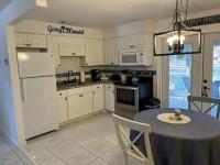 King Suite on Canal - Bed and Breakfast Saint James City
