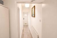 Bright Double Room with Work Desk & Fast Wi-Fi - Bed and Breakfast Wolverhampton