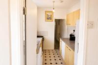 Bright Double Room with Work Desk & Fast Wi-Fi - Bed and Breakfast Wolverhampton