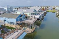 1 Mi to Sea Isle Beach: Canal-Front Gem w/ Dock! - Chambres d'hôtes Galveston