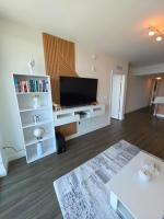 Lux in White 2BR, Balcony, Pool & Bay View - B&B Fort Myers