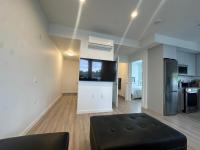 Brand New 1BR 1BTH 1 Queen Sofa Bed Commercial Drive Gem - Bed and Breakfast Vancouver