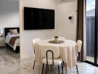 Modern Private Granny Flat Free Parking - Ferienwohnung Riversteen