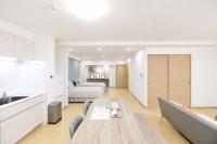 Room 402 Spacious 2LDK 80sqm Near Namba Family and Long Stay - Chambres d'hôtes Osaka
