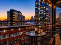Waterfront 2 Bedroom Apartment with Parking Salt Pool & Gym - Chambres d'hôtes Melbourne