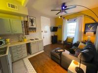 You Are My Sunshine! Sleep 2 w/King bed! - B&B Galveston