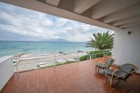 Horizon House - Beachfront Escape - B&B Nerántza