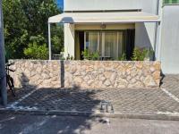 Apartment Melitta with pool access - B&B Petrcane