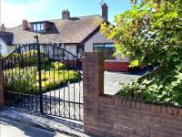 Quiet secluded two bedroom bungalow with parking - B&B Cleveleys